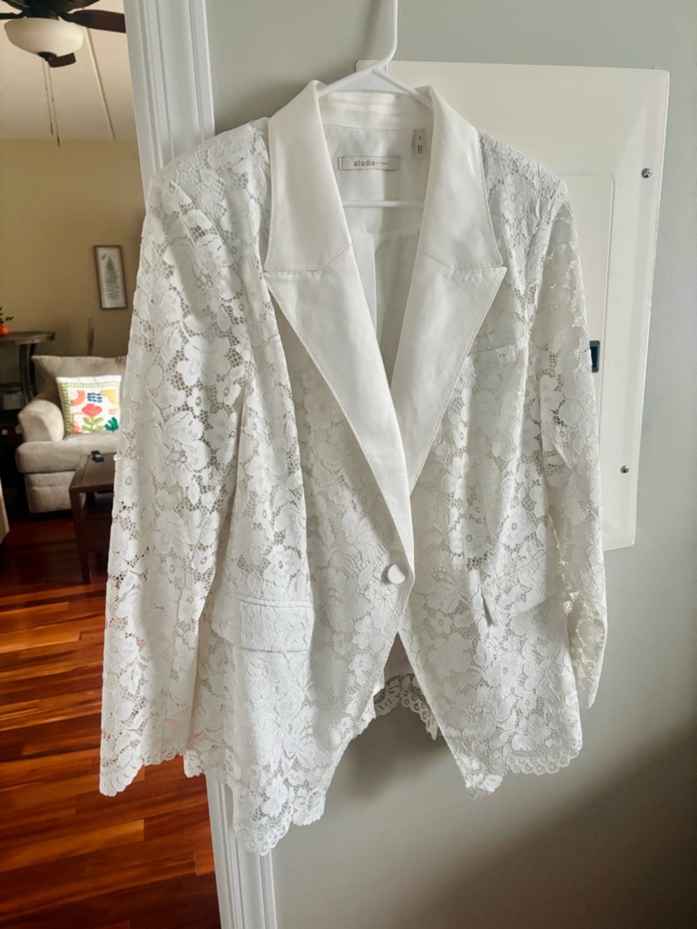 Torrid Off White Lace Dressy Blazer with Sheer Floral Sleeves - Picture 4 of 6